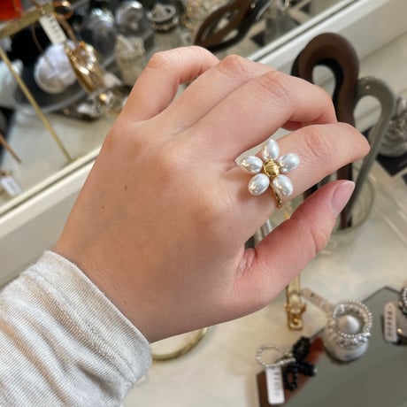 2501RG0573 / Pearl flower ring（Gold）