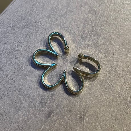 2601EC036 / Flower shape Earcuff（Gold）