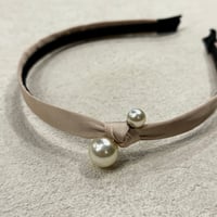 2409HA0078 / Double Pearl ribbon headband（Beige）