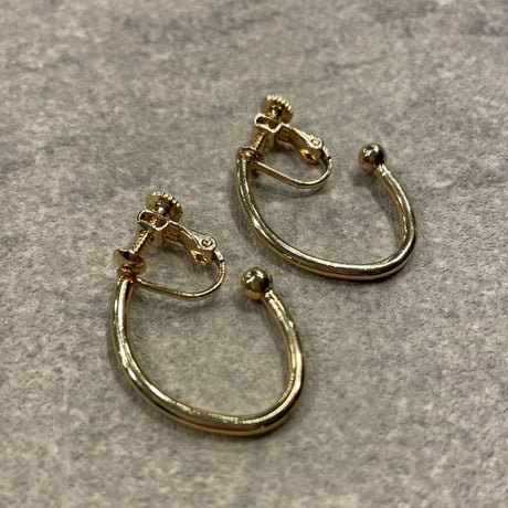 2302_ER0141／Ball Oval Motif Hoop Clip Earings（Gold）