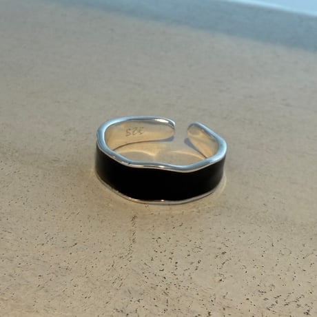 2605RG0798 / Black wave line ring（Silver/Black）