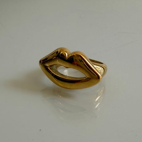 2604RG0760 / Lip motif ring（Gold）