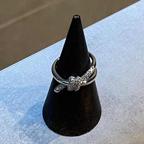 2506RG0638 / Shining knot twist ring（Silver）