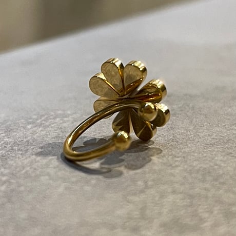 2507EC028 / Mini Daisy motif Earcuff（Gold）