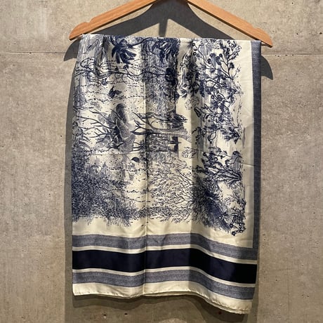 2510GS043(S) / Large Scarf（White/Navy）