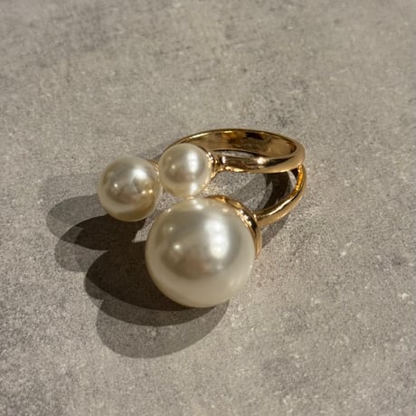 2411RG0548 / triple pearl design ring（Pearl）