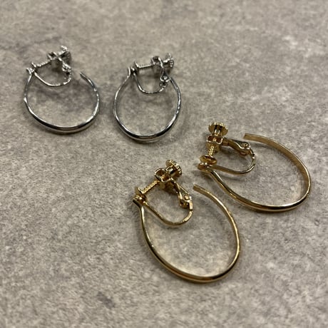 2302_ER0140／Oval Motif Hoop Clip Earings（Silver）