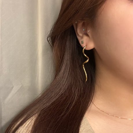 2501PR0745 / long wave twist pierce（Gold）