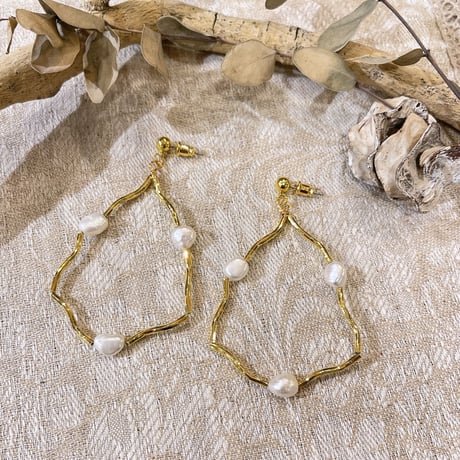 Metal wave pearl Pierce（Gold） /  2206_PR0498