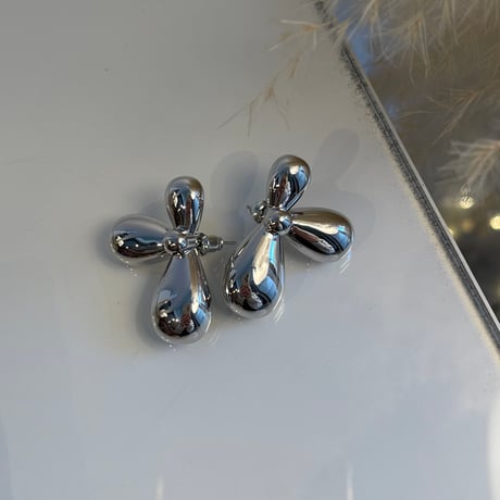 2405PR0712 / Plump flower motif pierce （Silver）