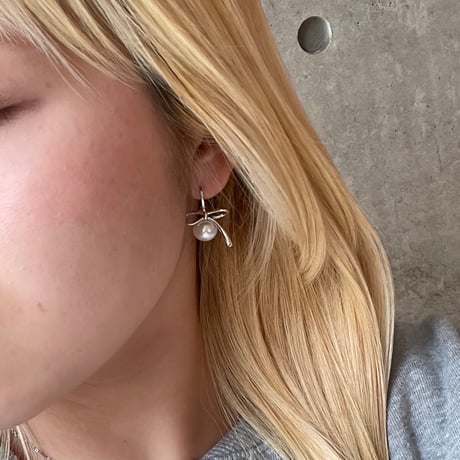 2405PR0723 / Ribbon pearl hoop Pierce （Silver）