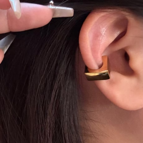 2505EC023 / Square shape Earcuff（Gold）