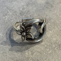 2512RG0718 / Oval Flower Snake ring（Silver）