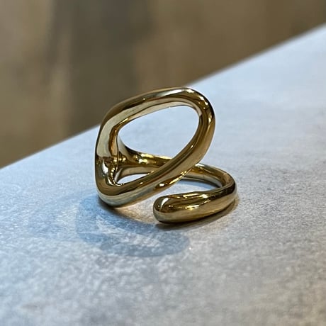 2506RG0659 / Circle asymmetry twist ring（Gold）