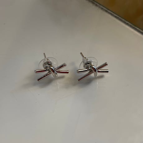 2404PR0695 / Mini knot cross Pierce（Silver）