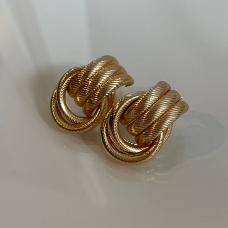 2401PR0645 /  Irregular circle twist Pierce（Gold）