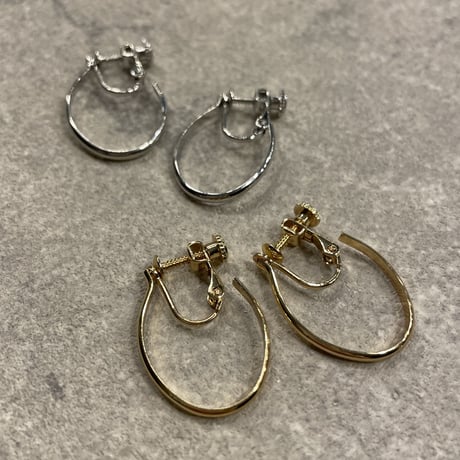 2302_ER0140／Oval Motif Hoop Clip Earings（Silver）