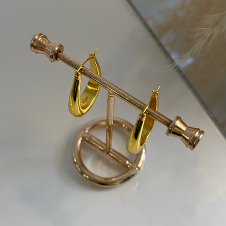 2404PR0692 / Drop oval hoop Pierce（Gold）