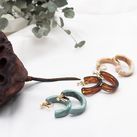 Acrylic Ear Hoop Clips L Earrings（Marble Brown） /  2102_ER041