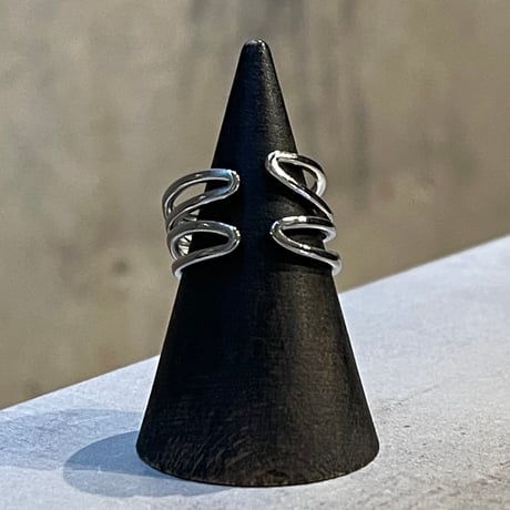 2505RG0632 / Layered wave line ring（Silver）