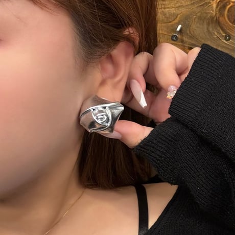 2409PR0725 / Fake leather rose motif Pierce（Silver）