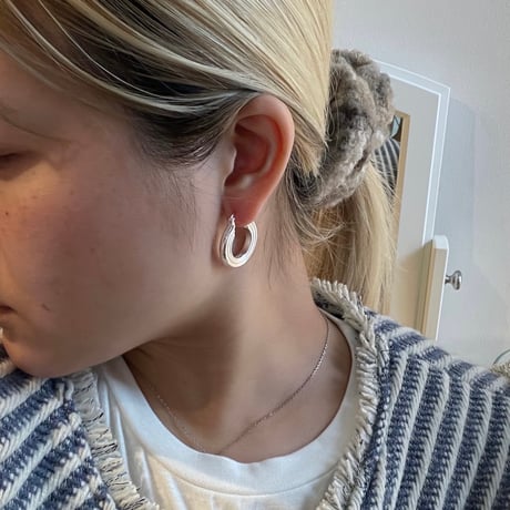 2505PR0783 / Flat line design hoop pierce（Silver）