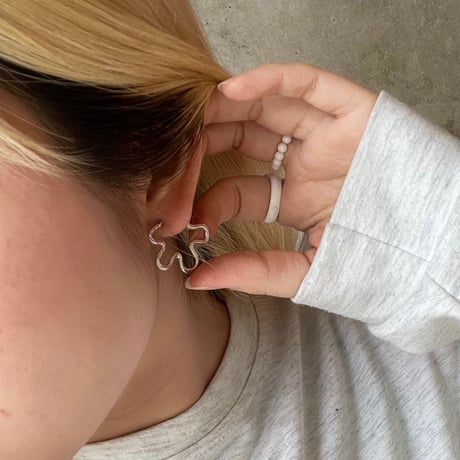 2405PR0719 / Flower motif hoop pierce（Silver）
