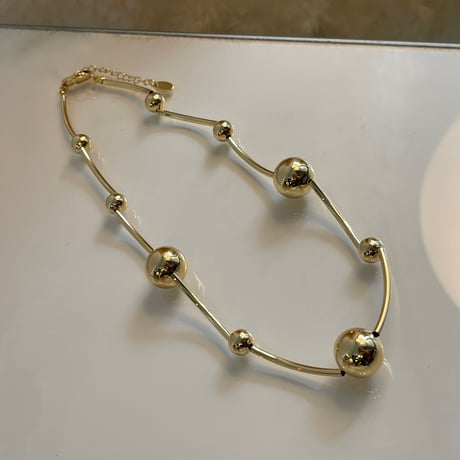 2408NC0260 / Ball connect curve bar necklace（Gold）