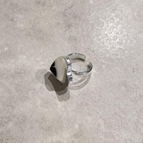 2306RG0296 / Curve heart motif ring (Silver)