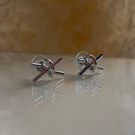 2404PR0695 / Mini knot cross Pierce（Silver）