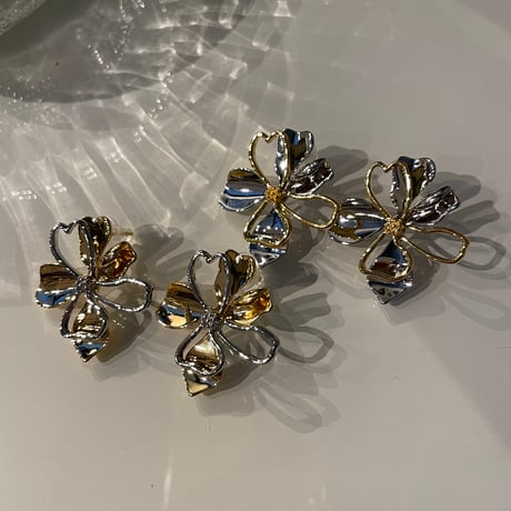 2311PR0610 /  Bi-color Flower motif Pierce（Silver）