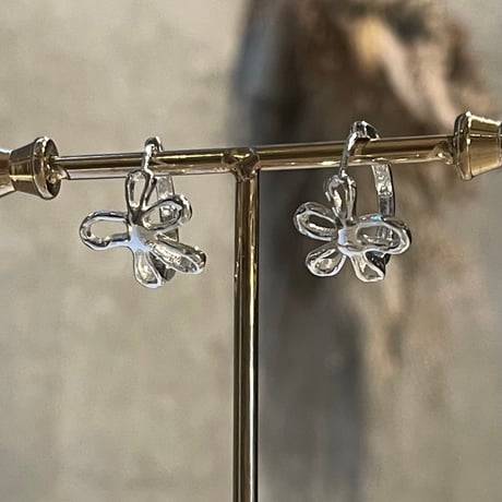 2510PR0822 / Flower motif hoop Pierce（Silver）