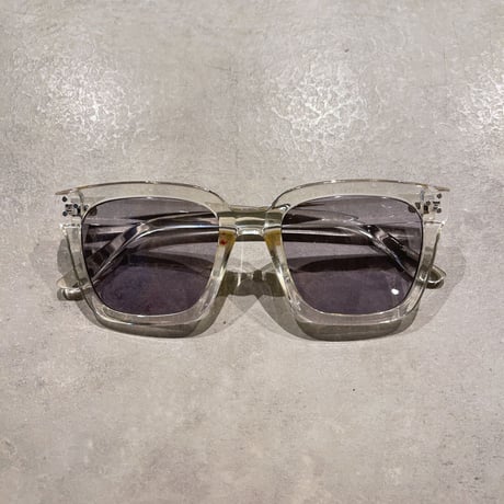 2307SG042 / wide square sunglasses（Clear/MedGray）