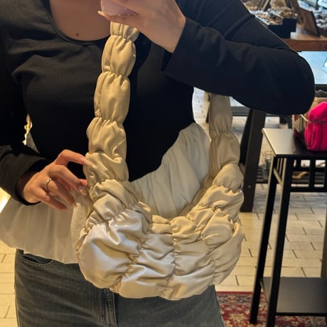 2505BG030(S) /Pedded cross shoulder bag（Ivory）