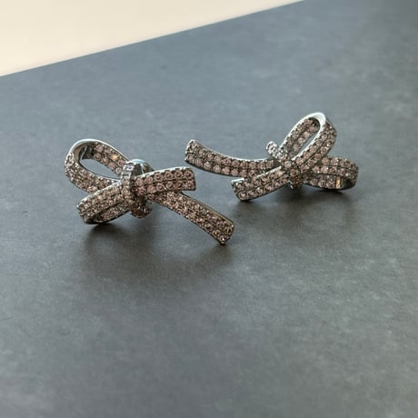 2606PR0847 / Glitter Knot Ribbon pierce（Silver）