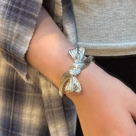 2505BR0084 / Knot ribbon design bangle（Silver）