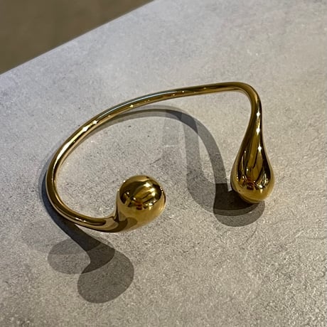 2403BR0041 / Plump drop twist Bangle（Gold）