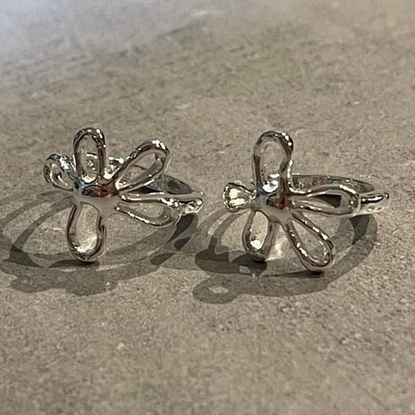 2510PR0822 / Flower motif hoop Pierce（Silver）