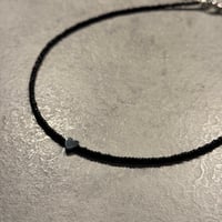 2503NC0322／ Heart charm bees choker（Black）