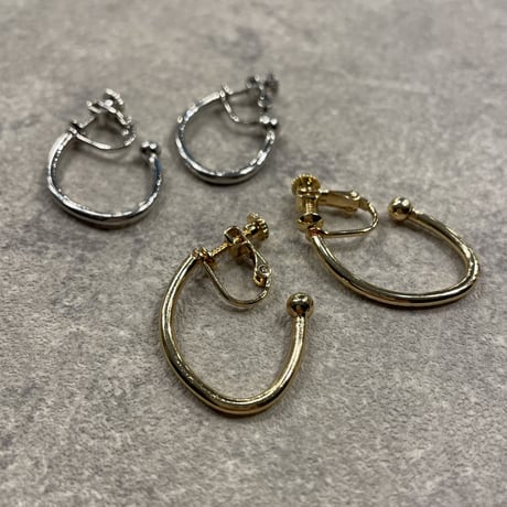 2302_ER0141／Ball Oval Motif Hoop Clip Earings（Gold）