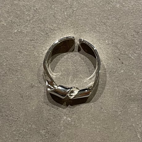 2411RG0537 / Center twist design ring（Silver）
