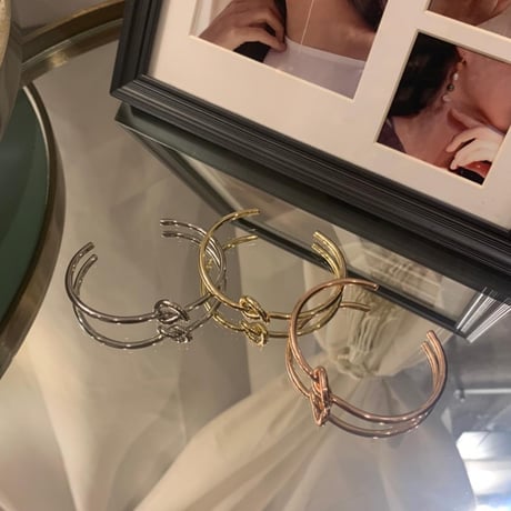 2408BR0055／Metal Knot Twisted Bangle（Silver）
