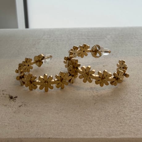 2603PR0841 / Flower hoop pierce（Gold）