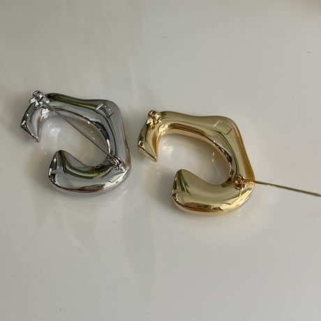 2403OT001 / C  shape brooch（Silver）
