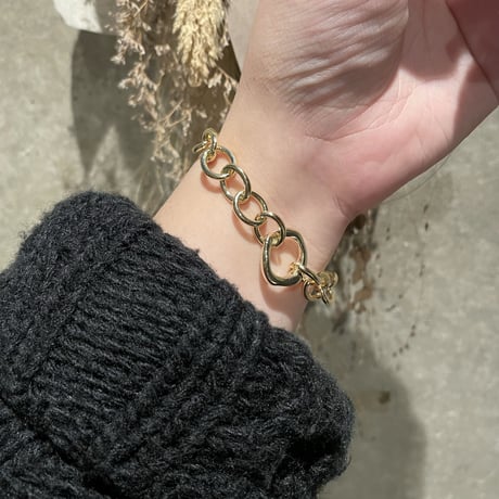 2402BR0028 / Metal Nuance Otipe Chain Bracelet（Gold）