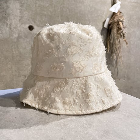 23SSHW0017 / feather Bucket hat（White）