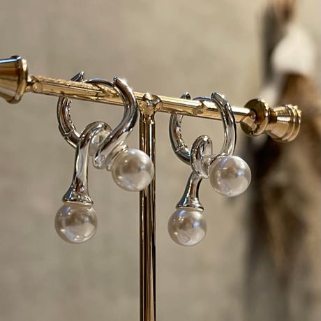 2505PR0784 / Twist double pearl pierce（Silver）