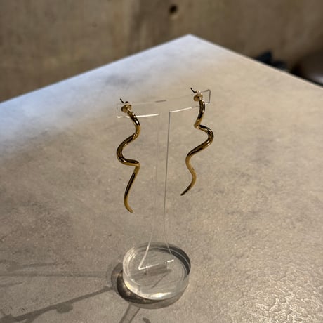 2501PR0745 / long wave twist pierce（Gold）