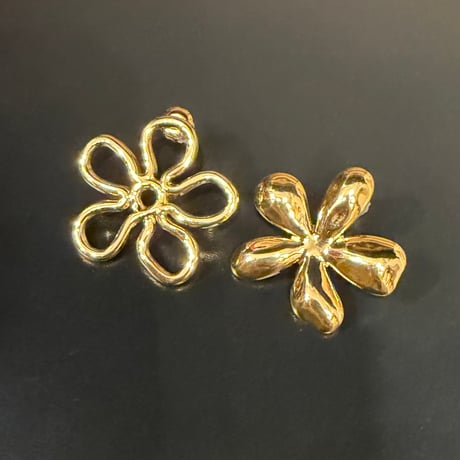 2604PR0842 / Asymmetry flower pierce（Gold）