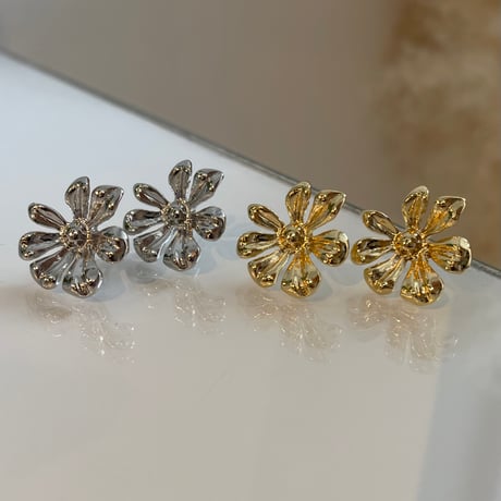 2401PR0654 / Metal flower motif Pierce（Gold）